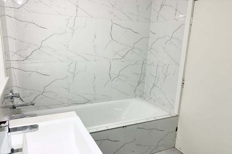 Photo of property in 33 Diana Drive, Glenfield, Auckland, 0627