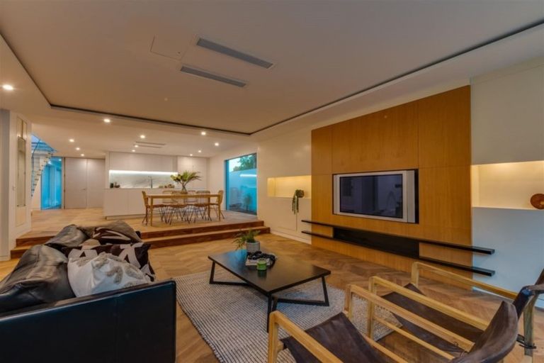 Photo of property in 16 Carlton Mill Road, Merivale, Christchurch, 8014