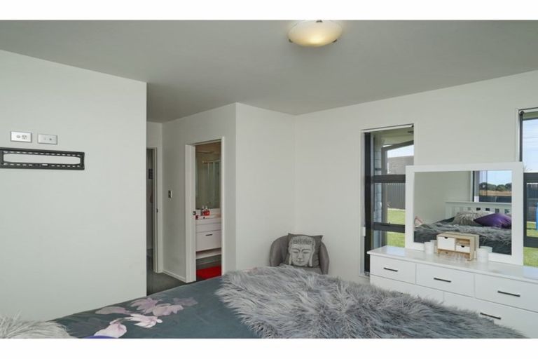 Photo of property in 21 Esk Place, Aranui, Christchurch, 8061