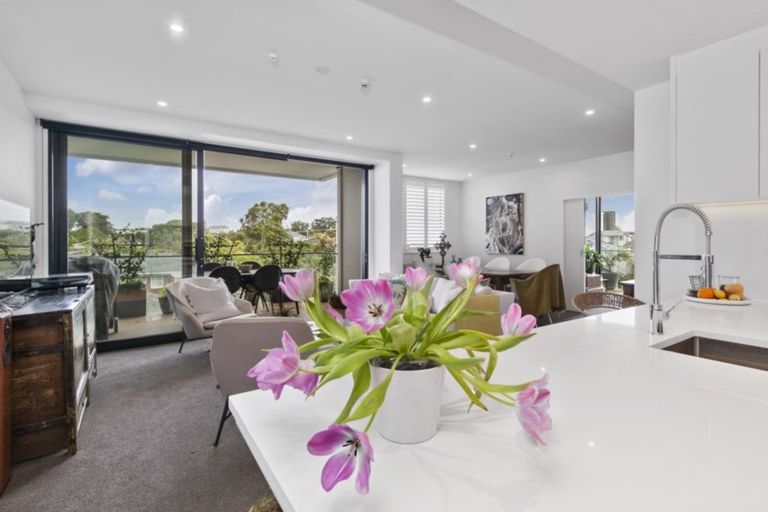 Photo of property in 201/8a Lake Pupuke Drive, Takapuna, Auckland, 0622