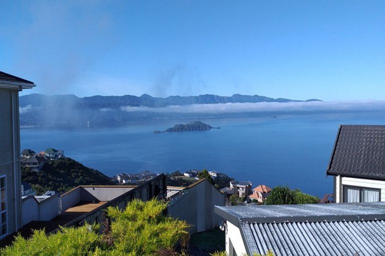 Photo of property in 2b Sunhaven Drive, Newlands, Wellington, 6037