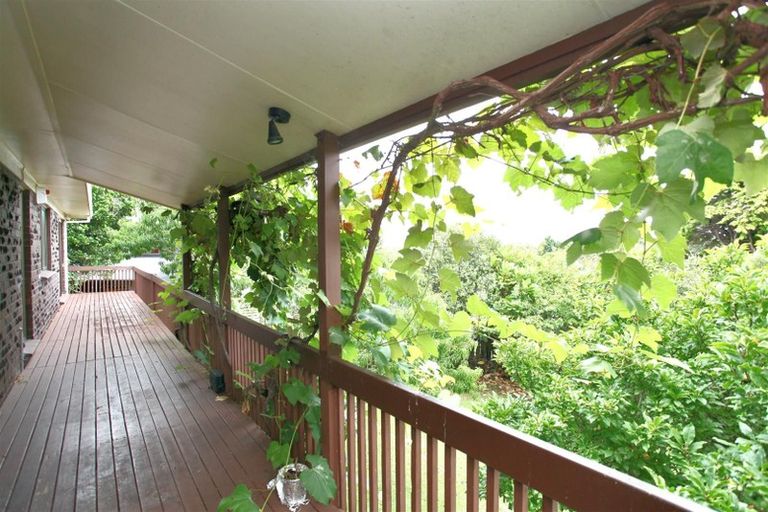 Photo of property in 15 Kingsclere Place, Goodwood Heights, Auckland, 2105