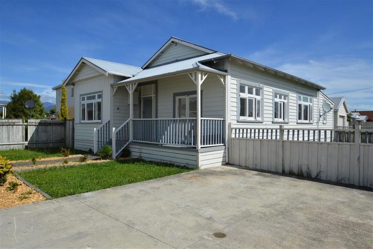Photo of property in 40 Weraroa Road, Levin, 5510