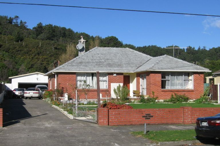 Photo of property in 28 Petherick Street, Taita, Lower Hutt, 5011
