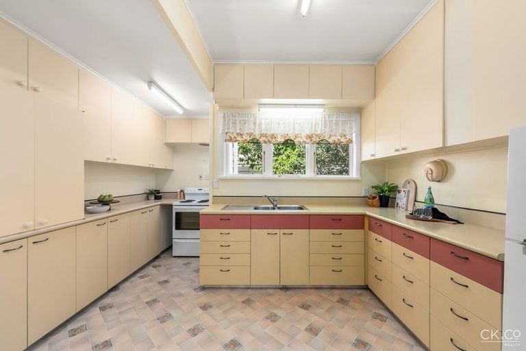 Photo of property in 7 Totara Crescent, Woburn, Lower Hutt, 5010