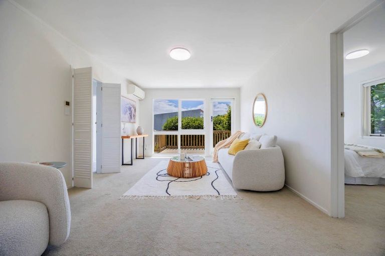 Photo of property in 2/89 Diana Drive, Glenfield, Auckland, 0627