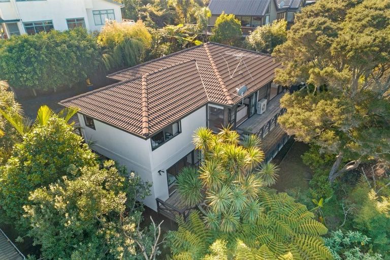 Photo of property in 1/2 Parr Terrace, Castor Bay, Auckland, 0620