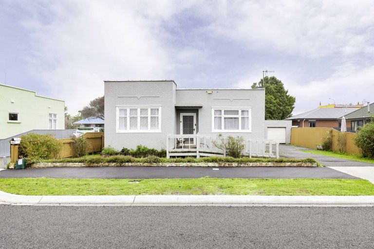 Photo of property in 33 Rewa Street, Takaro, Palmerston North, 4412