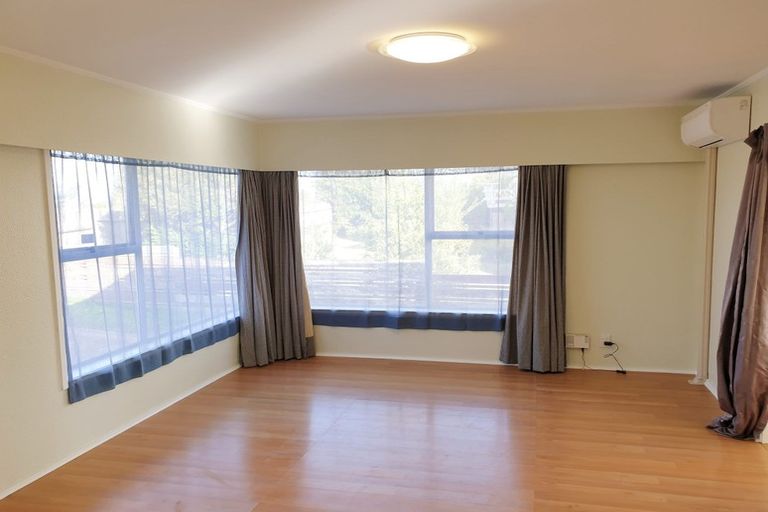 Photo of property in 1/856 East Coast Road, Northcross, Auckland, 0630