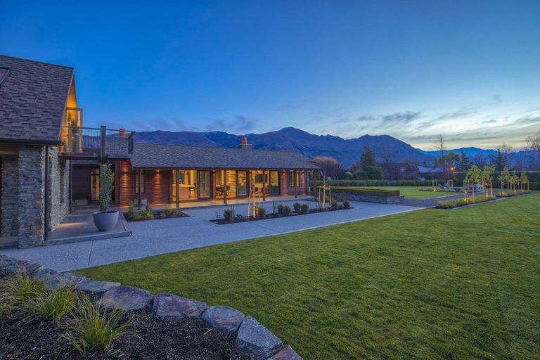 Photo of property in 8 Waimana Place, Wanaka, 9305