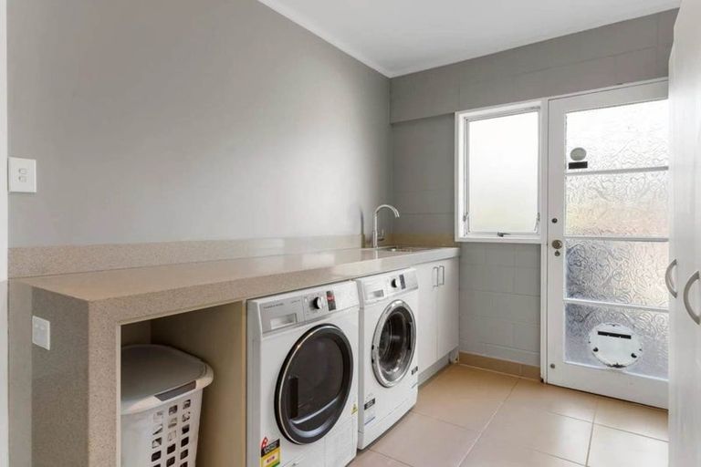 Photo of property in 152 Everglade Drive, Totara Heights, Auckland, 2105