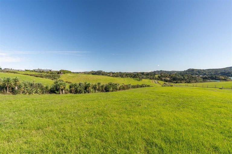 Photo of property in 11 Te Pae Okura Drive, Okura, 0792
