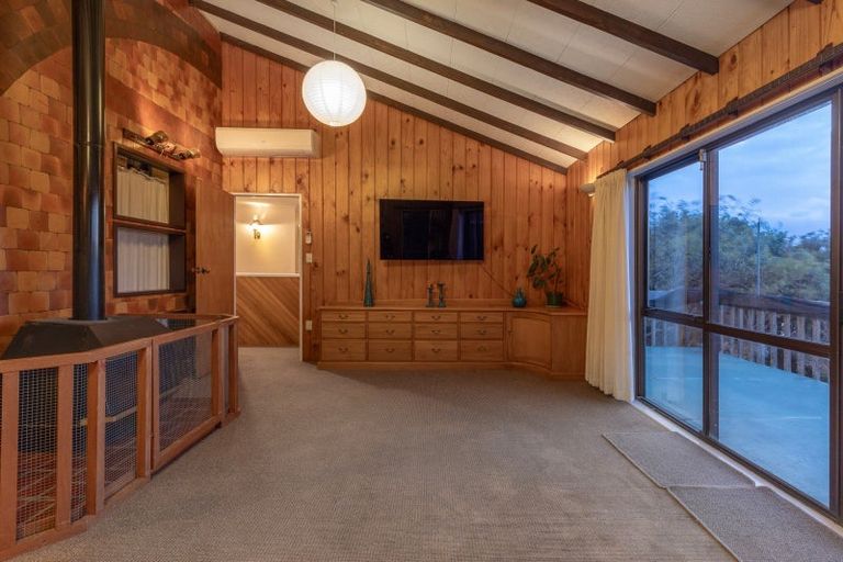 Photo of property in 17 Kinloch Place, Papakowhai, Porirua, 5024