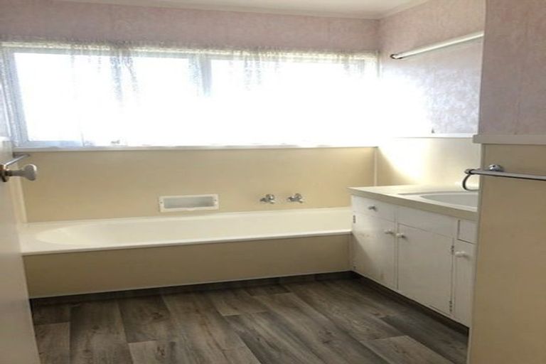 Photo of property in 76a Cook Street, Howick, Auckland, 2014