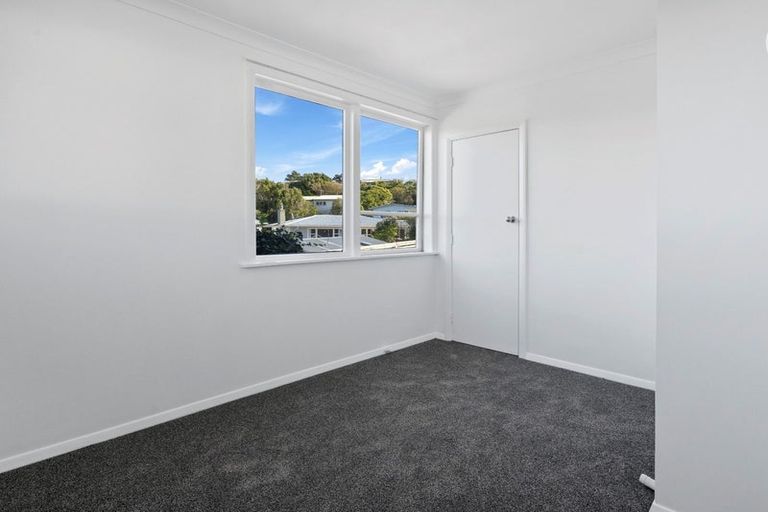 Photo of property in 43 Stewart Drive, Newlands, Wellington, 6037