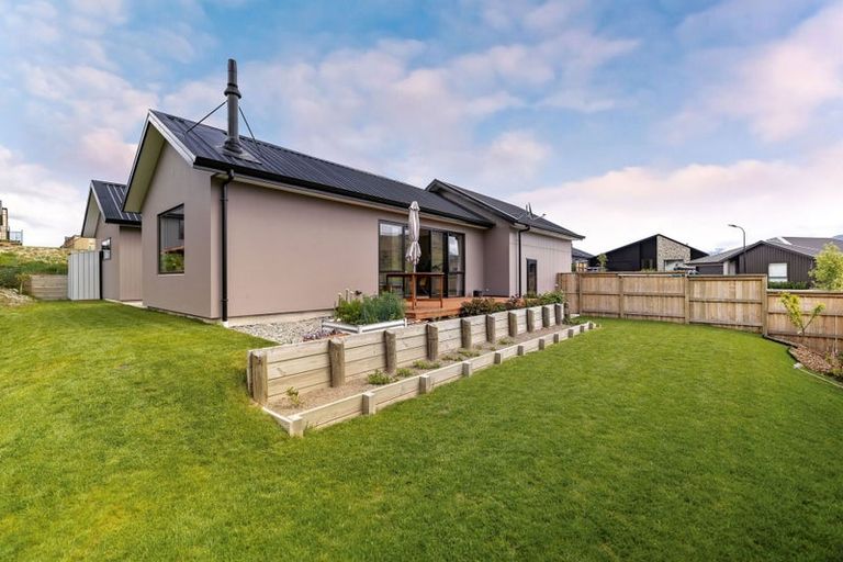 Photo of property in 25 Spur Ridge Rise, Jacks Point, 9371