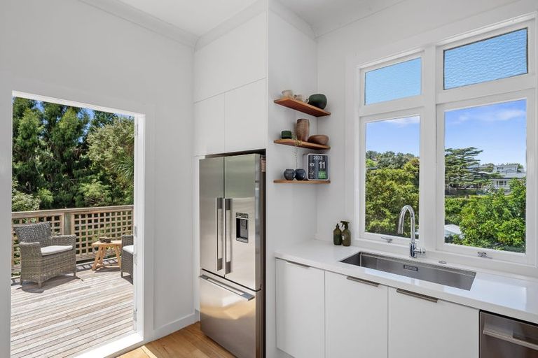 Photo of property in 6 Mollyhawk Place, Birkenhead, Auckland, 0626