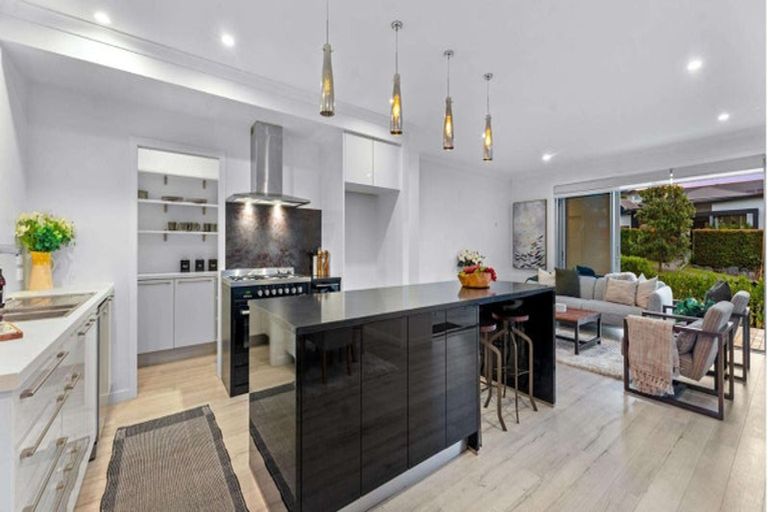 Photo of property in 1 Cilliers Drive, Silverdale, 0932