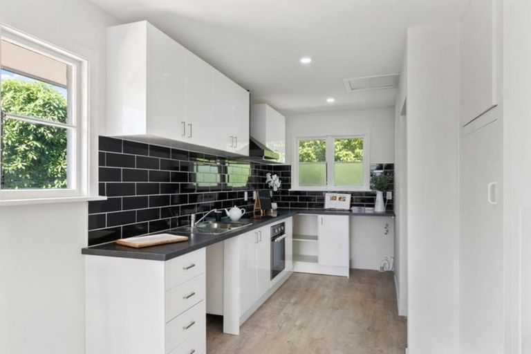 Photo of property in 38 Pinehurst Crescent, Russley, Christchurch, 8042