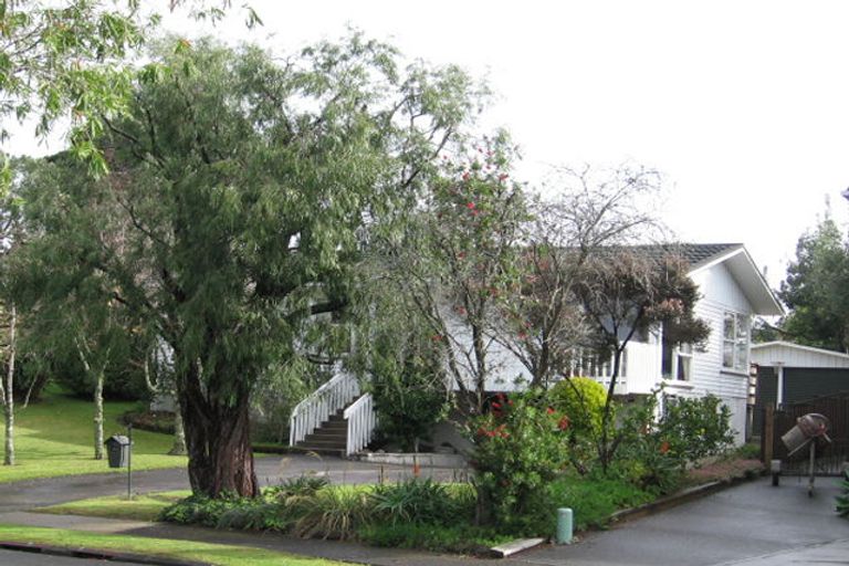 Photo of property in 11 Quibray Place, Botany Downs, Auckland, 2010