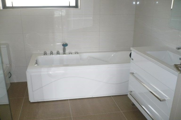 Photo of property in 4 Cape Vista Crescent, Pukekohe, 2120