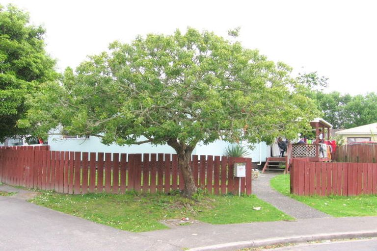 Photo of property in 27 Selak Place, Glen Eden, Auckland, 0602