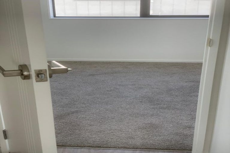 Photo of property in 28 Parahau Road, Papakura, 2110