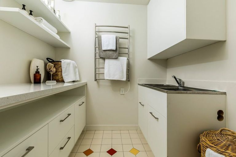 Photo of property in 1 The Knoll, Greenhithe, Auckland, 0632