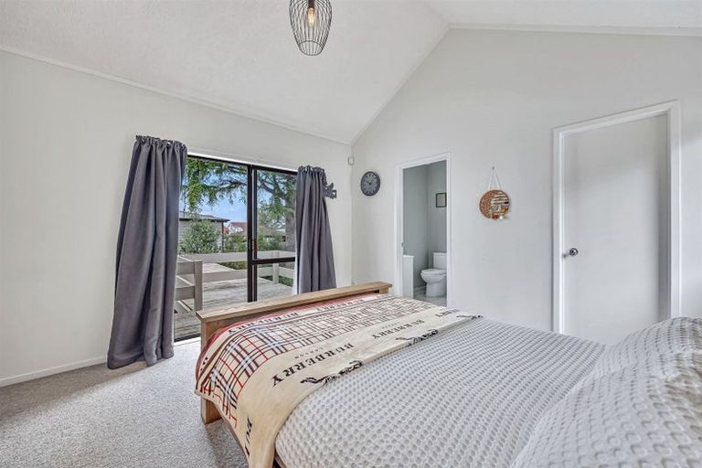 Photo of property in 38 Eugenia Rise, Totara Heights, Auckland, 2105