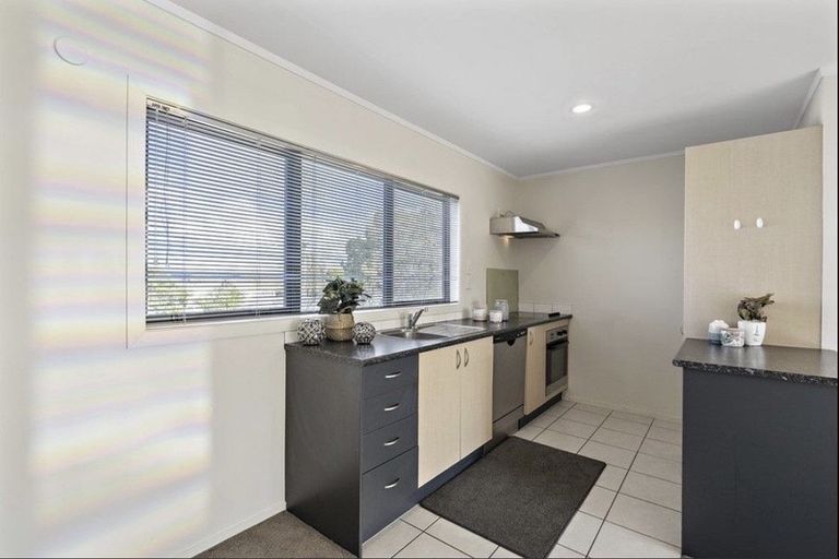 Photo of property in 32 Kevale Place, Manurewa, Auckland, 2102