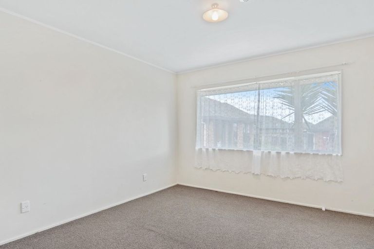 Photo of property in 2/14 Bellville Drive, Clendon Park, Auckland, 2103