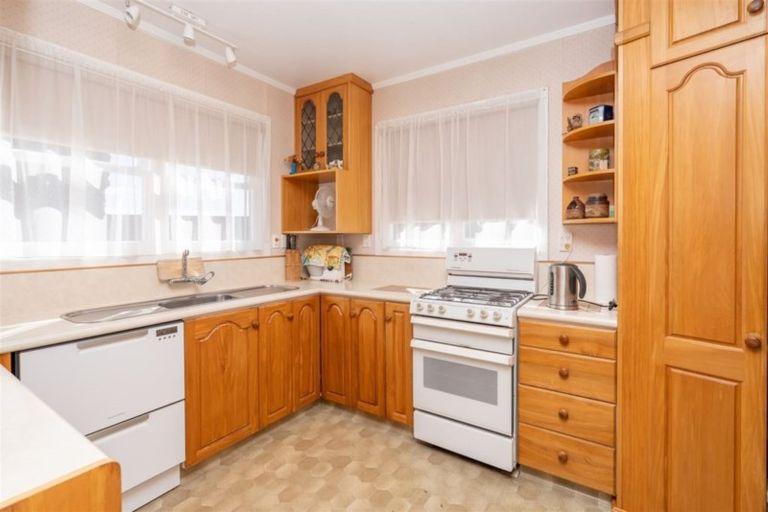 Photo of property in 1 Acacia Crescent, Glenview, Hamilton, 3206