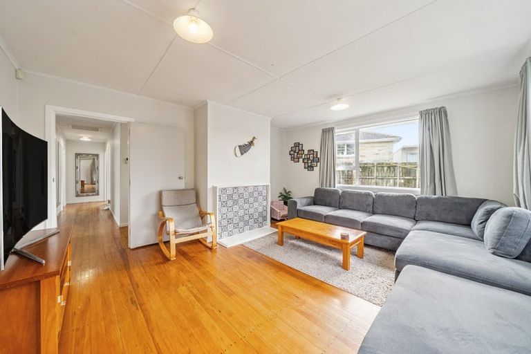 Photo of property in 15 Passive Grove, Ascot Park, Porirua, 5024