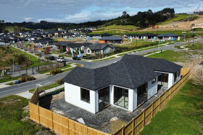 Photo of property in 2 Mahi Road, Helensville, 0800