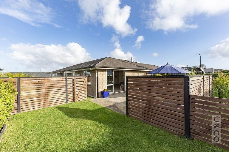 Photo of property in 124 Pohutukawa Parade, Riverhead, 0820