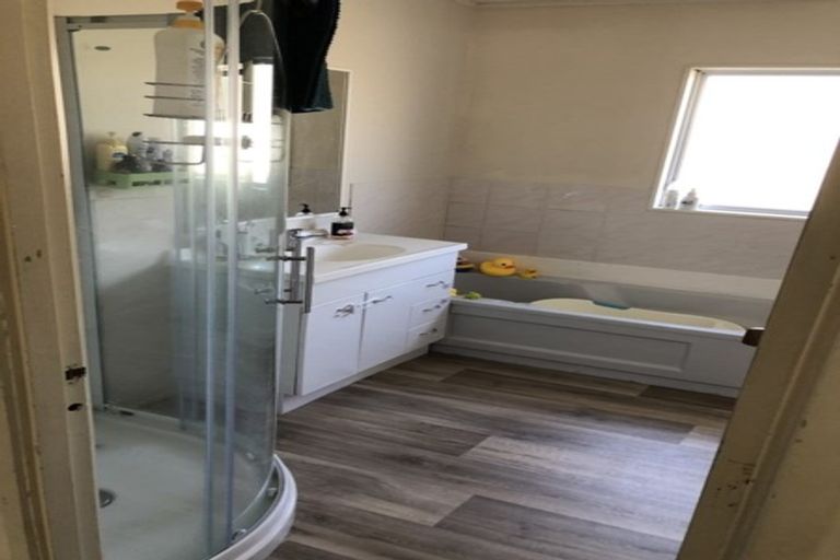 Photo of property in 33 Athena Drive, Totara Vale, Auckland, 0629