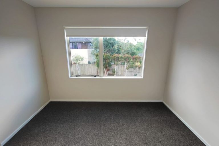 Photo of property in 27 Calypso Way, Unsworth Heights, Auckland, 0632