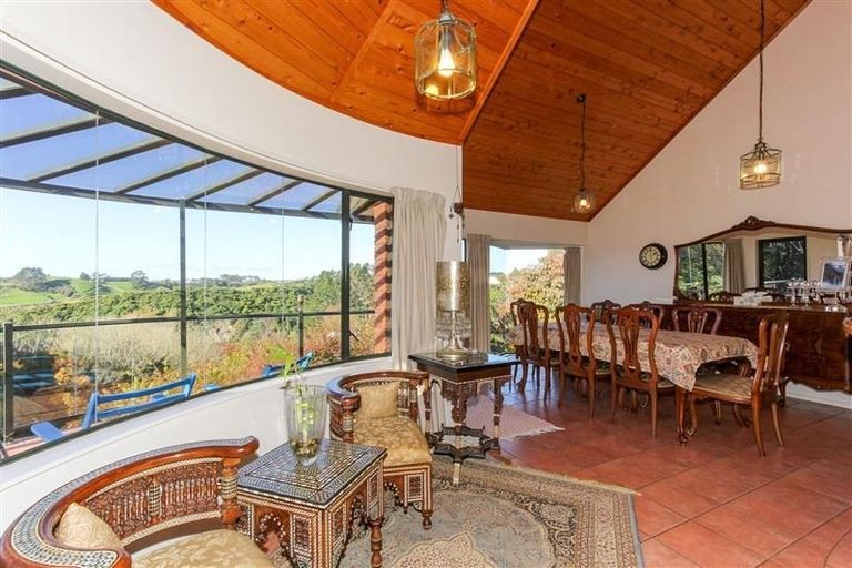 Photo of property in 373 Mangorei Road, Merrilands, New Plymouth, 4312
