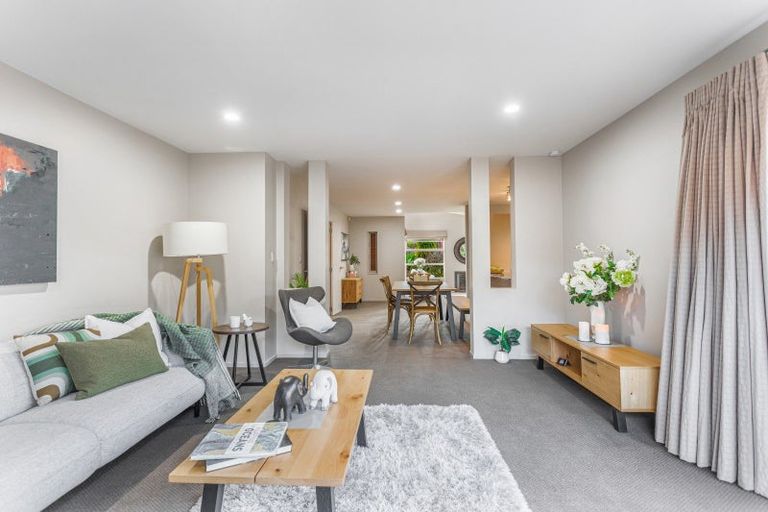 Photo of property in 17 Glen Bay Close, Pinehill, Auckland, 0632