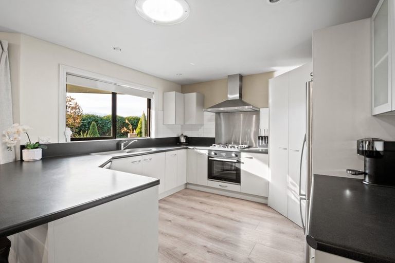 Photo of property in 1 Manorburn Place, Lake Hayes, Queenstown, 9304