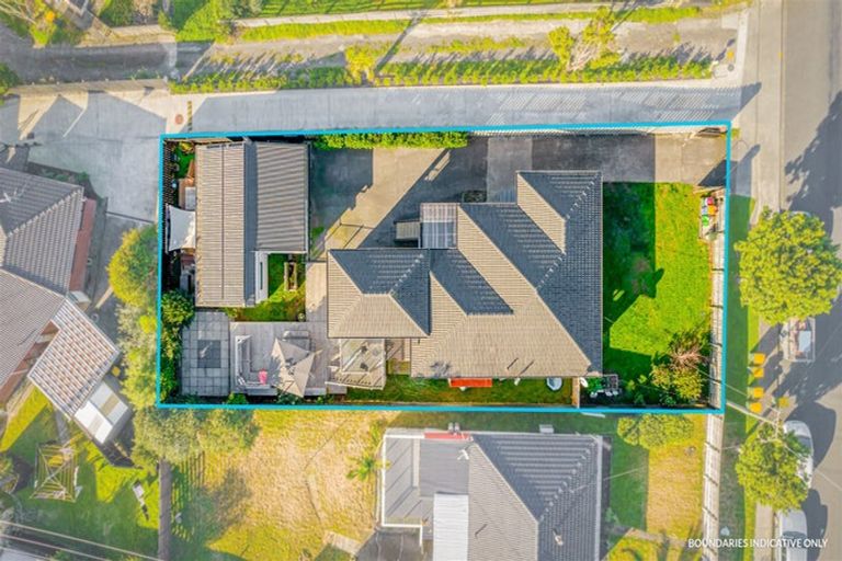 Photo of property in 123 Waimumu Road, Massey, Auckland, 0614