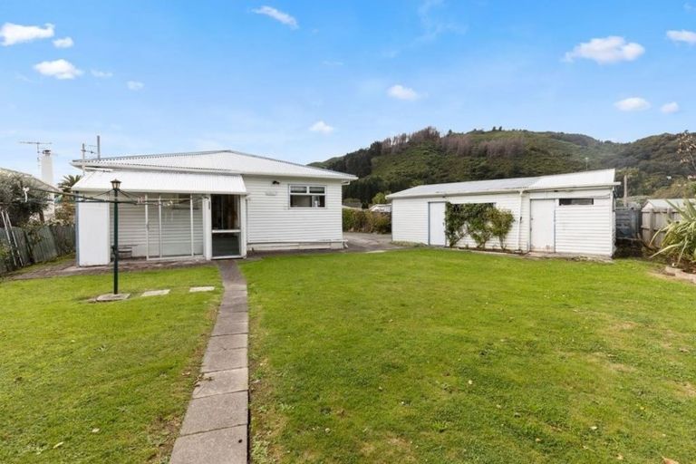Photo of property in 18 Heath Street, Wainuiomata, Lower Hutt, 5014