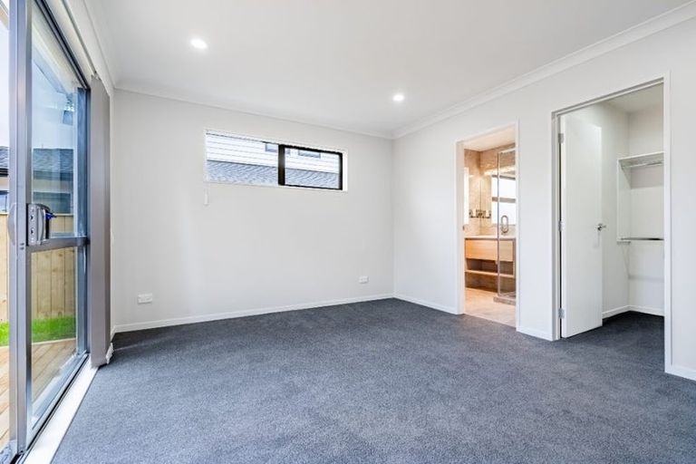 Photo of property in 10 Koroheke Road, Takanini, 2110