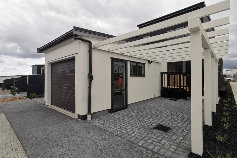 Photo of property in 53 Manarini Road, Westgate, Auckland, 0614