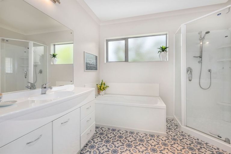 Photo of property in 5d Stephen Street, Johnsonville, Wellington, 6037