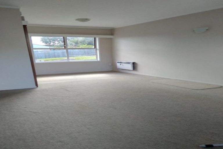 Photo of property in 2/11 Manuka Road, Bayview, Auckland, 0629