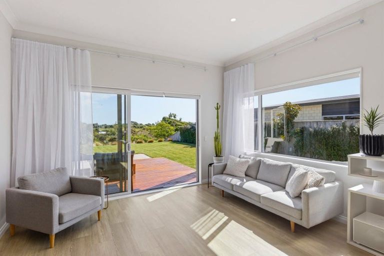 Photo of property in 11 Taranui Way, Paraparaumu Beach, Paraparaumu, 5032