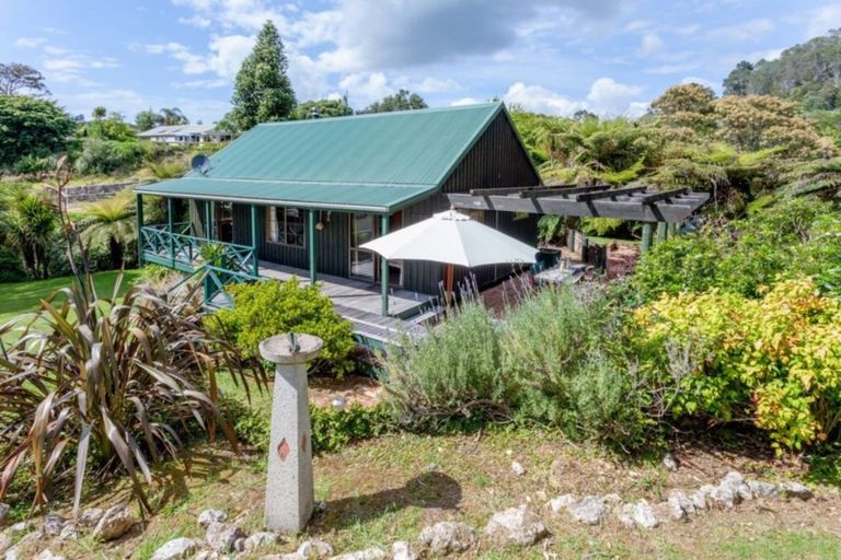 Photo of property in 1 Tutaritari Road, Hahei, Whitianga, 3591