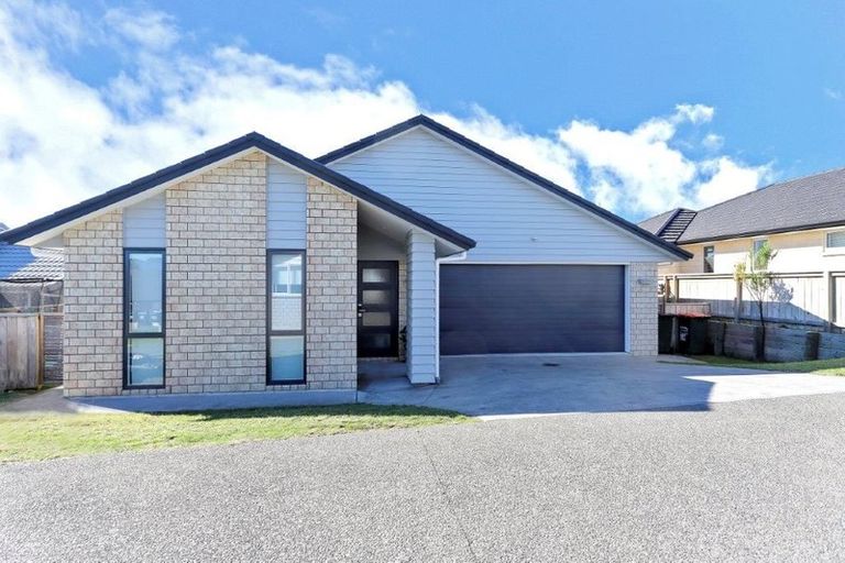 Photo of property in 15 Richardson Road, Omokoroa, 3114
