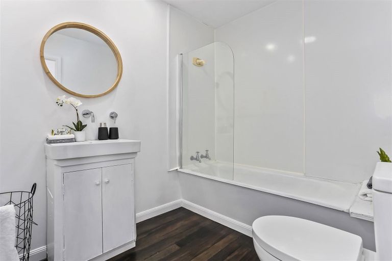 Photo of property in 121 Hinemoa Street, Birkenhead, Auckland, 0626